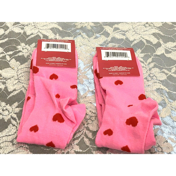 NWT Women's Two Pairs Of Knee High Socks Pink And Red Hearts in Sizes 5 -9 - Picture 4 of 5